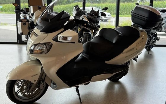 Gebrauchtmotorrad Suzuki Burgman 650 Executive - Bild 3 Gebrauchtmotorrad Suzuki Burgman 650 Executive - Bild 3