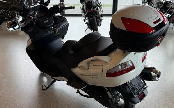 Gebrauchtmotorrad Suzuki Burgman 650 Executive - Bild 4 Gebrauchtmotorrad Suzuki Burgman 650 Executive - Bild 4