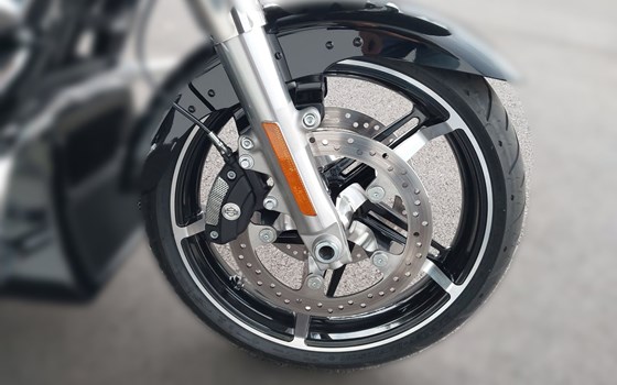 Gebrauchtmotorrad Harley-Davidson Road Glide FLTRX - Bild 6