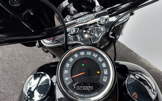 Gebrauchtmotorrad Harley-Davidson Softail Heritage Classic FLHC - Bild 11 Gebrauchtmotorrad Harley-Davidson Softail Heritage Classic FLHC - Bild 11