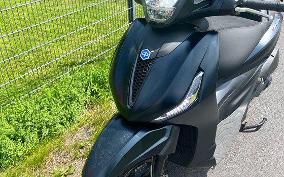 Gebrauchtmotorrad Piaggio Beverly 300 hpe - Bild 2 Gebrauchtmotorrad Piaggio Beverly 300 hpe - Bild 2
