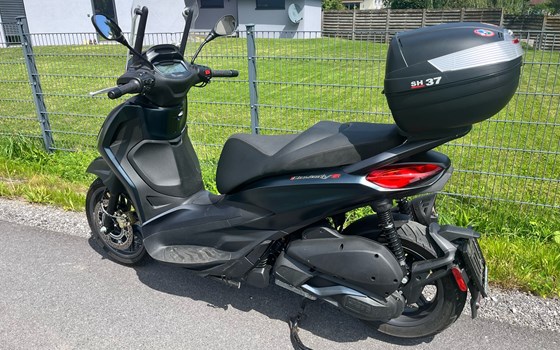Gebrauchtmotorrad Piaggio Beverly 300 hpe - Bild 4 Gebrauchtmotorrad Piaggio Beverly 300 hpe - Bild 4