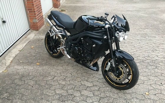Gebrauchtmotorrad Triumph Speed Triple 1050 - Bild 11 Gebrauchtmotorrad Triumph Speed Triple 1050 - Bild 11