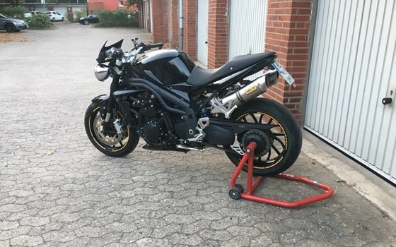 Gebrauchtmotorrad Triumph Speed Triple 1050 - Bild 2 Gebrauchtmotorrad Triumph Speed Triple 1050 - Bild 2