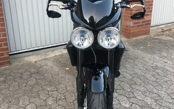 Gebrauchtmotorrad Triumph Speed Triple 1050 - Bild 3 Gebrauchtmotorrad Triumph Speed Triple 1050 - Bild 3