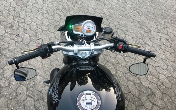 Gebrauchtmotorrad Triumph Speed Triple 1050 - Bild 4 Gebrauchtmotorrad Triumph Speed Triple 1050 - Bild 4