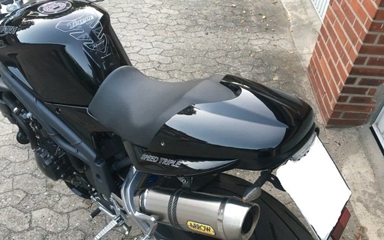 Gebrauchtmotorrad Triumph Speed Triple 1050 - Bild 9 Gebrauchtmotorrad Triumph Speed Triple 1050 - Bild 9