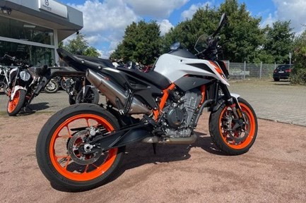 KTM 890 Duke R