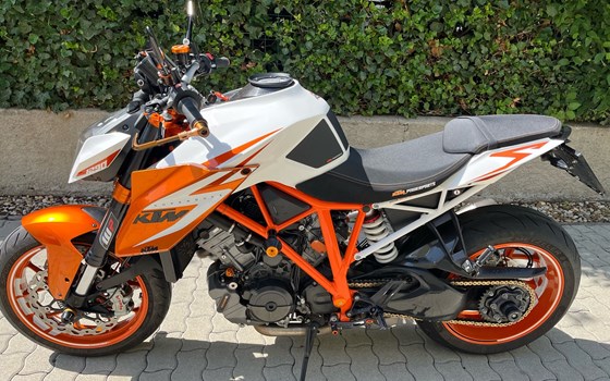 Gebrauchtmotorrad KTM 1290 Super Duke R - Bild 1 Gebrauchtmotorrad KTM 1290 Super Duke R - Bild 1