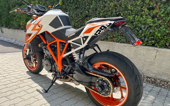 Gebrauchtmotorrad KTM 1290 Super Duke R - Bild 2 Gebrauchtmotorrad KTM 1290 Super Duke R - Bild 2