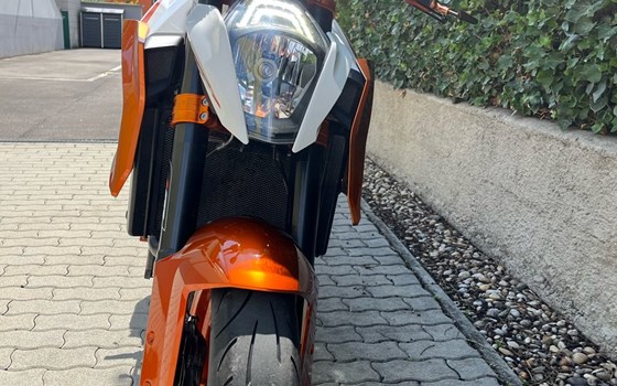 Gebrauchtmotorrad KTM 1290 Super Duke R - Bild 9 Gebrauchtmotorrad KTM 1290 Super Duke R - Bild 9