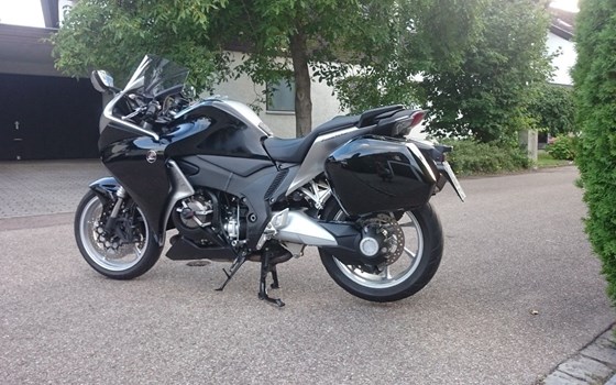 Gebrauchtmotorrad Honda VFR 1200 F - Bild 3
