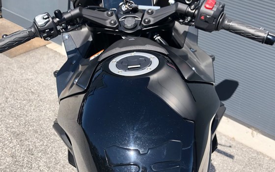 Gebrauchtmotorrad Suzuki GSX-8R - Bild 12 Gebrauchtmotorrad Suzuki GSX-8R - Bild 12