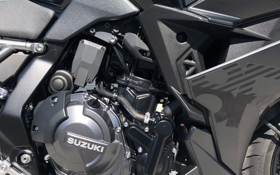 Gebrauchtmotorrad Suzuki GSX-8R - Bild 8 Gebrauchtmotorrad Suzuki GSX-8R - Bild 8