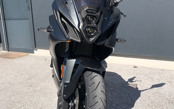 Gebrauchtmotorrad Suzuki GSX-8R - Bild 2 Gebrauchtmotorrad Suzuki GSX-8R - Bild 2