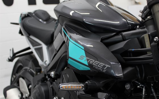 Neufahrzeug Triumph Street Triple 765 RS - Bild 6