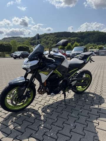 Kawasaki Z900 Mit vielen Extras: SC Projekt Auspuff u.s.w.
