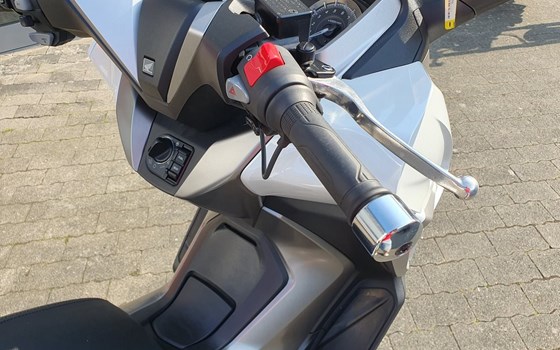 Gebrauchtmotorrad Honda Forza 350 - Bild 8