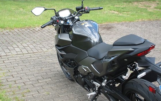 Gebrauchtmotorrad Kawasaki ZR-7 - Bild 3