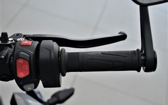 Neufahrzeug Triumph Street Triple RS - Bild 11