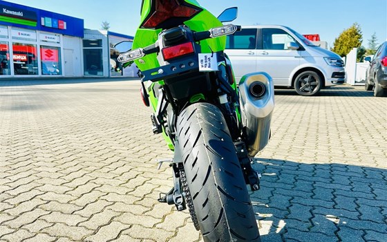 Neufahrzeug Kawasaki Ninja ZX-4RR - Bild 3