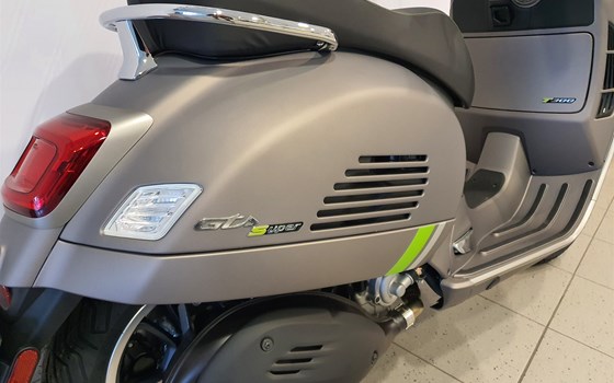Neufahrzeug Vespa GTS 300 hpe Super Tech - Bild 3 Neufahrzeug Vespa GTS 300 hpe Super Tech - Bild 3