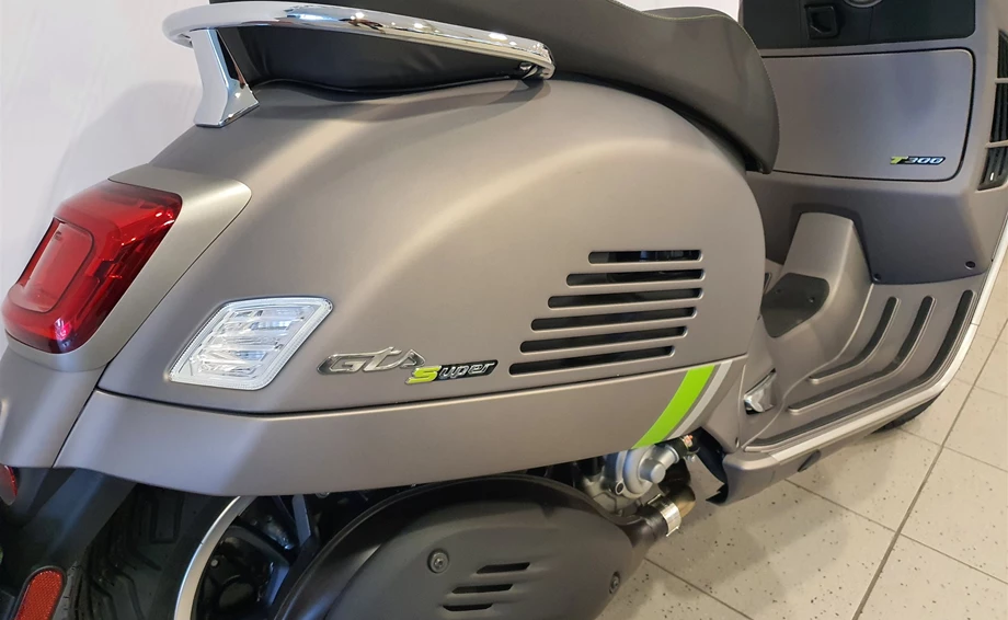 Angebot Vespa GTS 300 hpe Super Tech Bild 3: Angebot Vespa GTS 300 hpe Super Tech