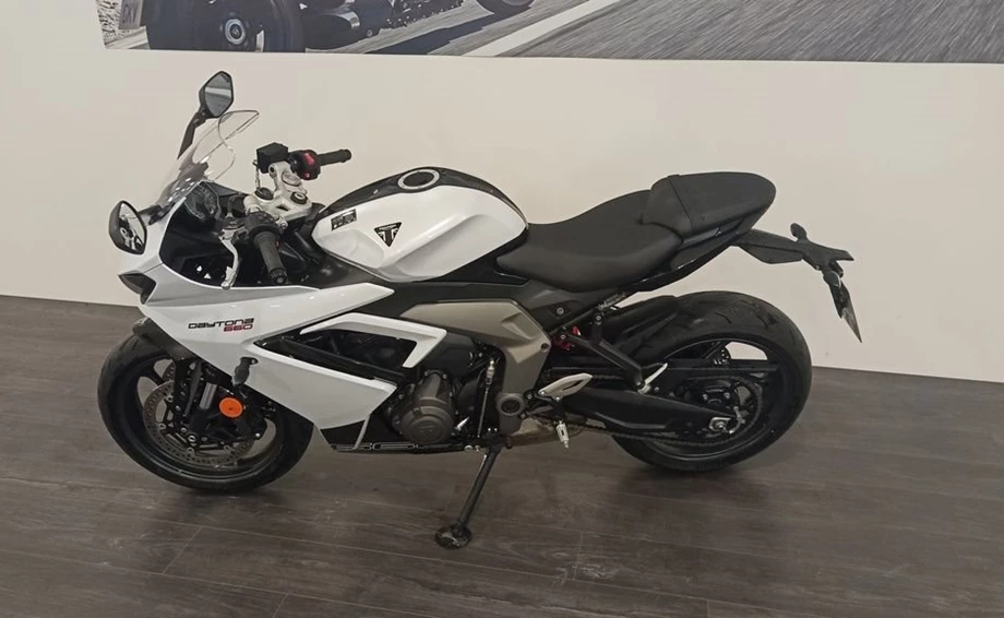 Angebot Triumph Daytona 660 Bild 5: Angebot Triumph Daytona 660