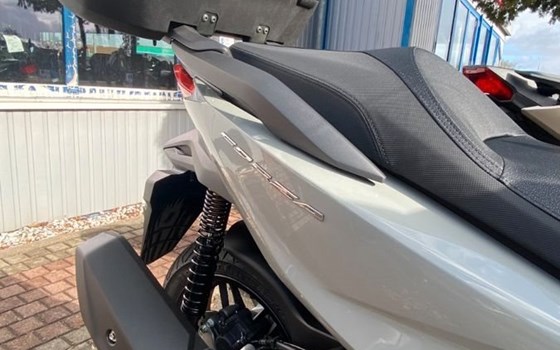 Gebrauchtmotorrad Honda Forza 350 - Bild 10