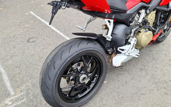 Gebrauchtmotorrad Ducati Streetfighter V4 - Bild 3 Gebrauchtmotorrad Ducati Streetfighter V4 - Bild 3