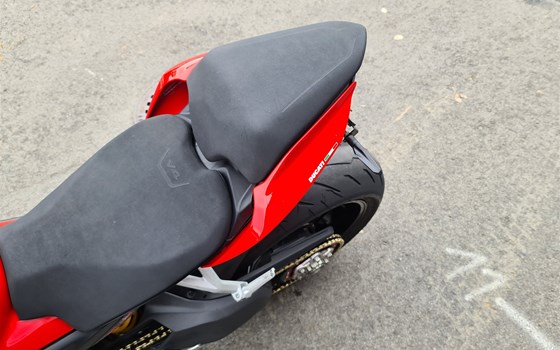 Gebrauchtmotorrad Ducati Streetfighter V4 - Bild 9 Gebrauchtmotorrad Ducati Streetfighter V4 - Bild 9