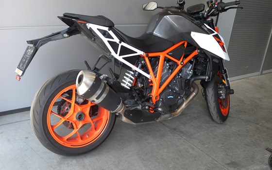 Gebrauchtmotorrad KTM 1290 Super Duke R - Bild 2 Gebrauchtmotorrad KTM 1290 Super Duke R - Bild 2