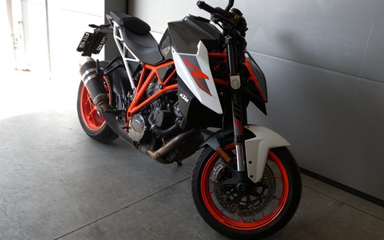 Gebrauchtmotorrad KTM 1290 Super Duke R - Bild 3 Gebrauchtmotorrad KTM 1290 Super Duke R - Bild 3