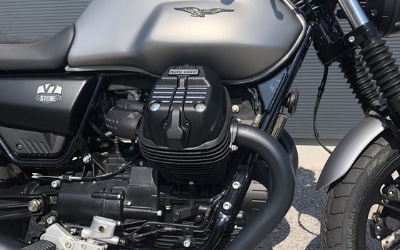 Neufahrzeug Moto Guzzi V7 Stone - Bild 7 Neufahrzeug Moto Guzzi V7 Stone - Bild 7