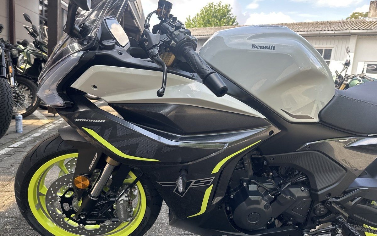 Zum Vergrößern bitte anklicken! Angebot Benelli Tornado 550