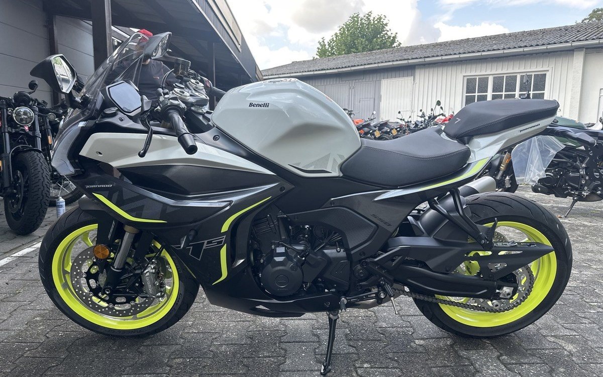 Zum Vergrößern bitte anklicken! Angebot Benelli Tornado 550