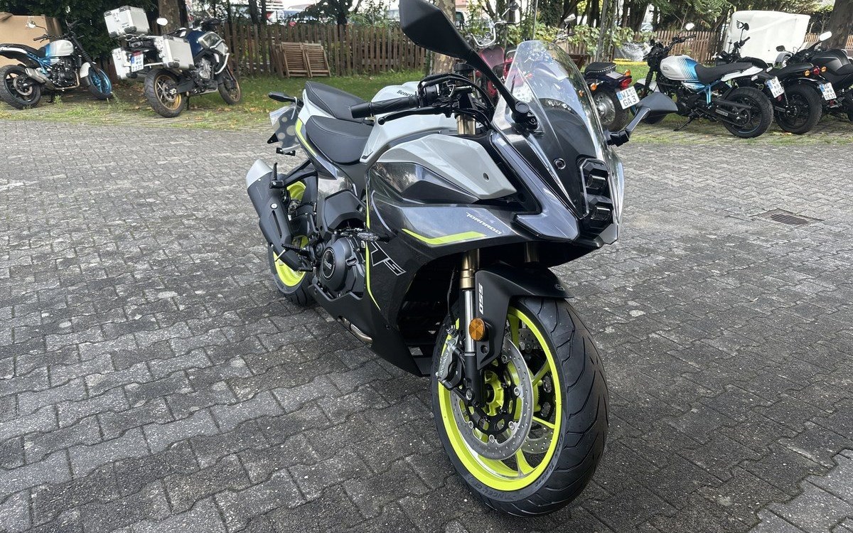 Zum Vergrößern bitte anklicken! Angebot Benelli Tornado 550
