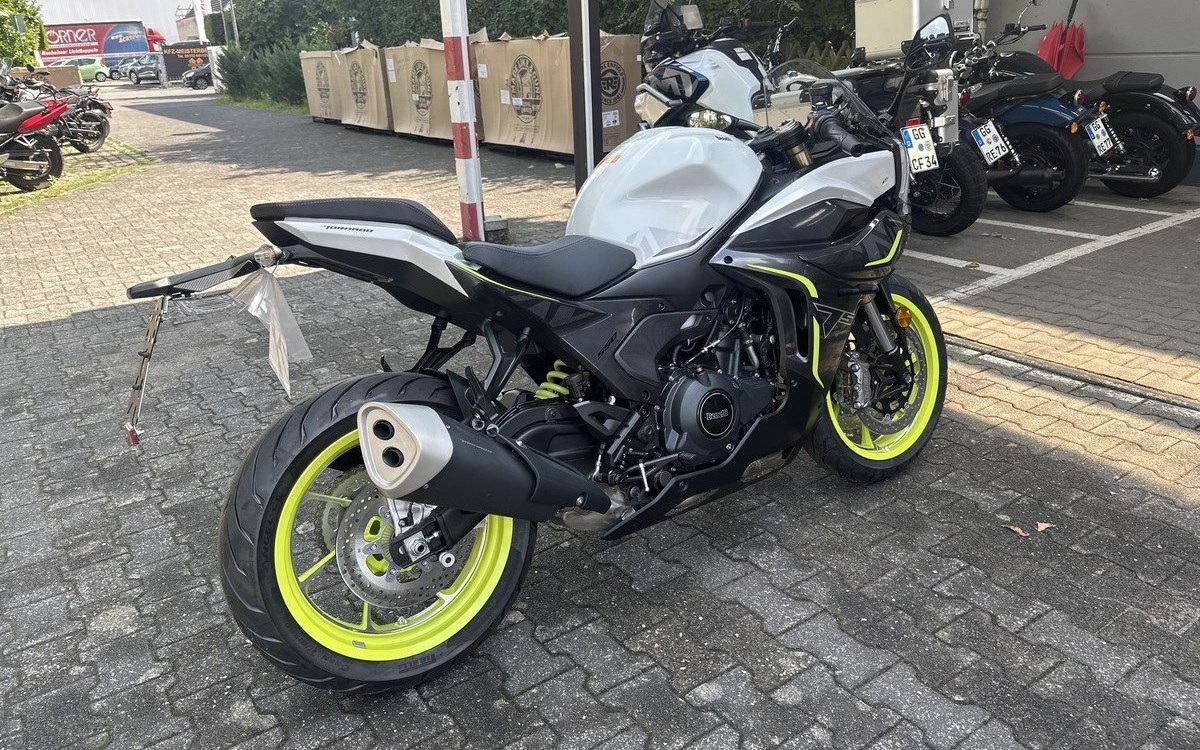 Zum Vergrößern bitte anklicken! Angebot Benelli Tornado 550