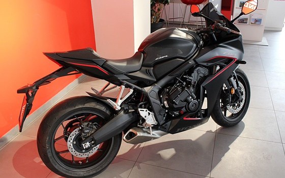 Neufahrzeug Honda CBR650R E-Clutch - Bild 3