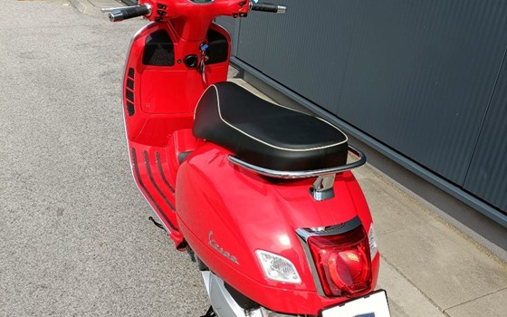 Gebrauchtmotorrad Vespa GTS 300 hpe Super - Bild 7 Gebrauchtmotorrad Vespa GTS 300 hpe Super - Bild 7