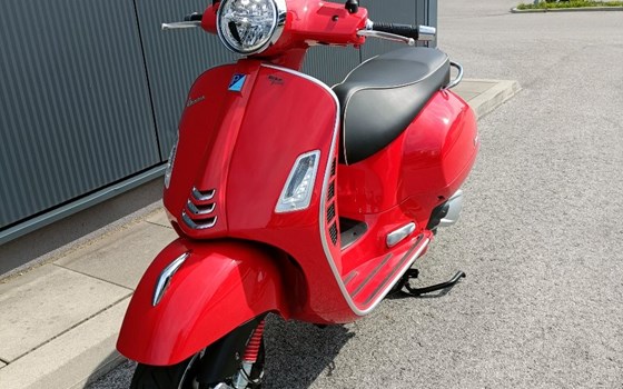 Gebrauchtmotorrad Vespa GTS 300 hpe Super - Bild 5 Gebrauchtmotorrad Vespa GTS 300 hpe Super - Bild 5
