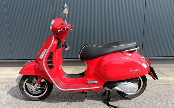 Gebrauchtmotorrad Vespa GTS 300 hpe Super - Bild 2 Gebrauchtmotorrad Vespa GTS 300 hpe Super - Bild 2