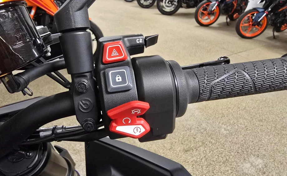 Angebot KTM 1390 Super Duke R EVO Bild 8: Angebot KTM 1390 Super Duke R EVO