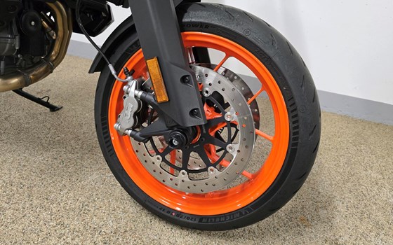 Gebrauchtmotorrad KTM 890 SMT - Bild 3