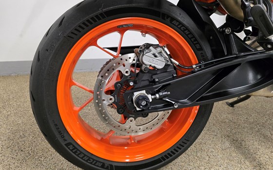 Gebrauchtmotorrad KTM 890 SMT - Bild 4