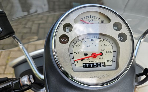 Gebrauchtmotorrad Vespa GTV 300 Special Edition Sei Giorni Euro4 - Bild 6