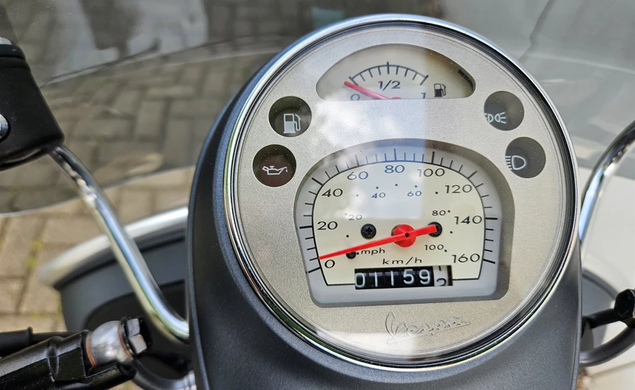 Angebot Vespa GTV 300 Special Edition Sei Giorni Euro4 Bild 6: Angebot Vespa GTV 300 Special Edition Sei Giorni Euro4