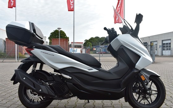 Gebrauchtmotorrad Honda Forza 125 - Bild 3