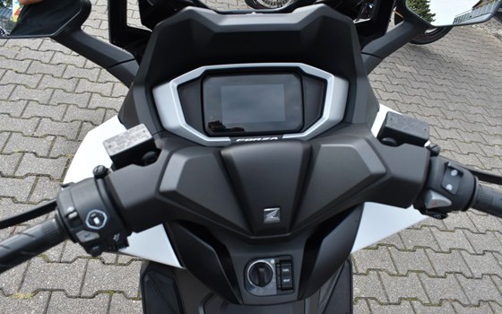 Gebrauchtmotorrad Honda Forza 125 - Bild 8