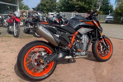 KTM 890 Duke R